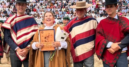Homenaje a Mirtha Iturra marcó la ceremonia de apertura de la gran final en Los Angeles