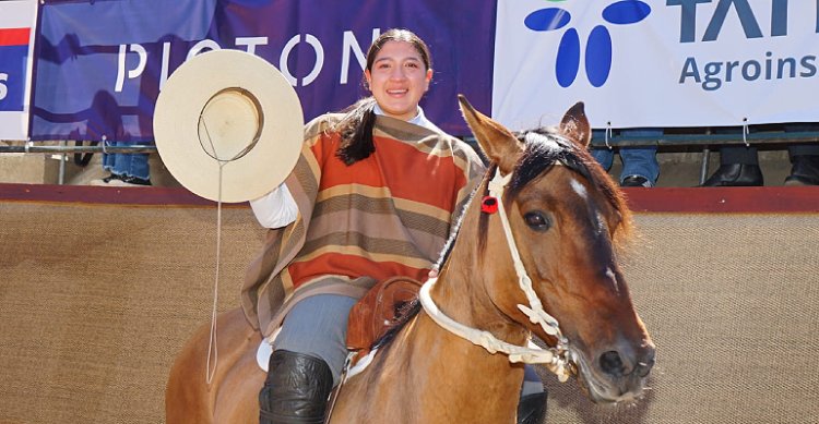 Javiera Riquelme festejó en una emocionante definición de la Rienda Menores