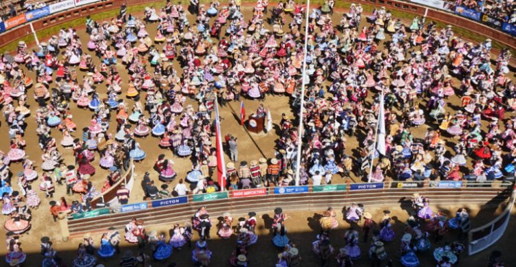 La Monumental de Rancagua recibio histórico Cuecazo con más de 600 parejas