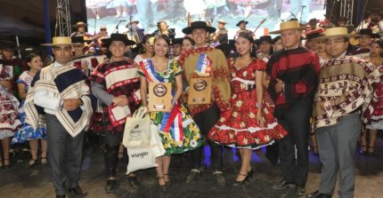 Paz Soto y Joaquín Salinas, campeones en la Monumental: "Más que bailarla, nosotros queremos la cueca"