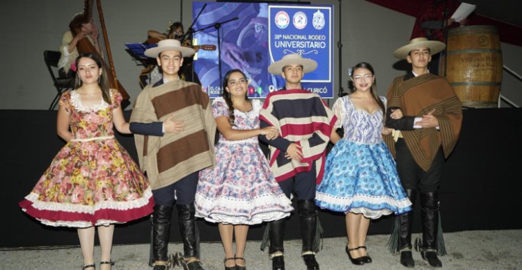 Entre cuecas y camaradería se dio una calurosa bienvenida a los participantes del Universitario