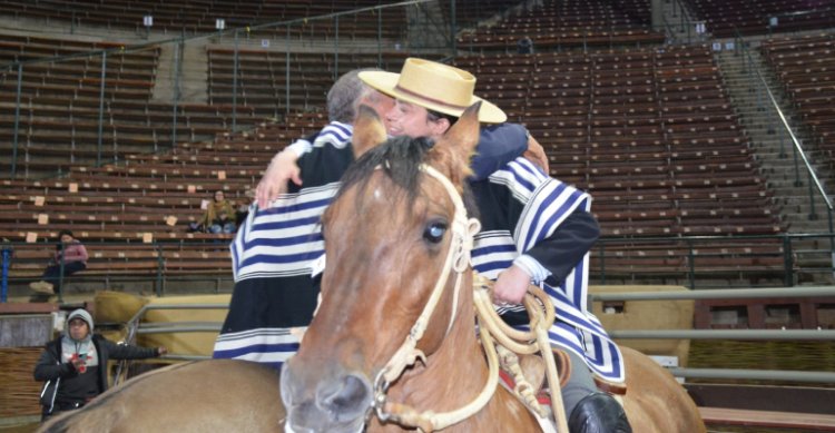 Julio César Ureta y Martina Sáenz se quedaron con el título del Rodeo Mixto en Rancagua